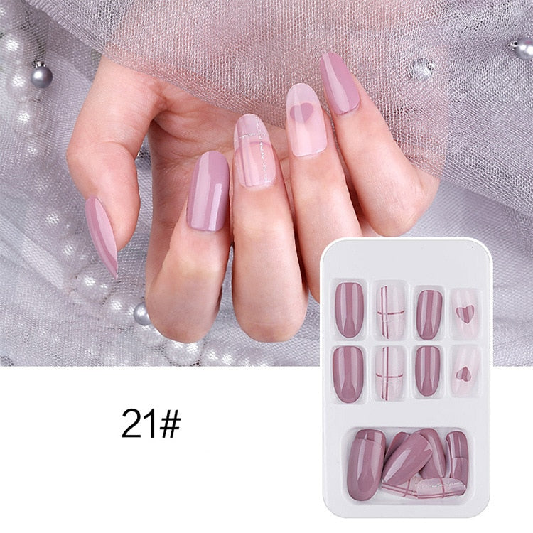 24 unidades de unhas postiças destacáveis , prensadas com gel.