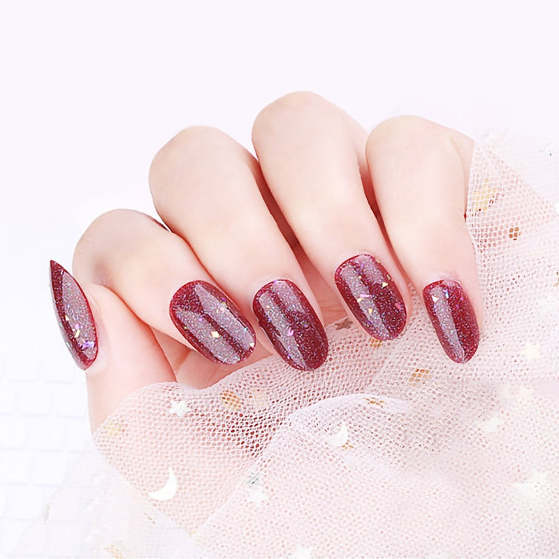 24 unidades de unhas postiças destacáveis , prensadas com gel.